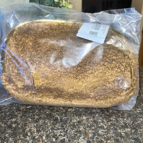 Lululemon Belt Bag - Picture 4 of 7